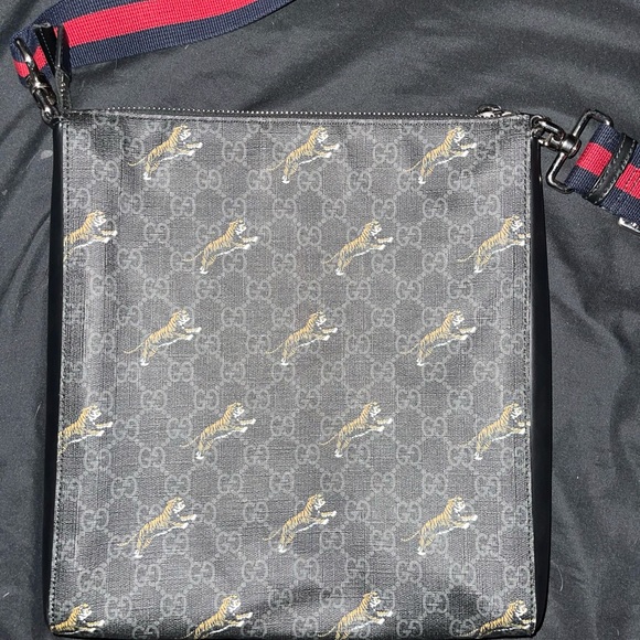 GG Men’s Black Messenger Bag - Picture 4 of 6